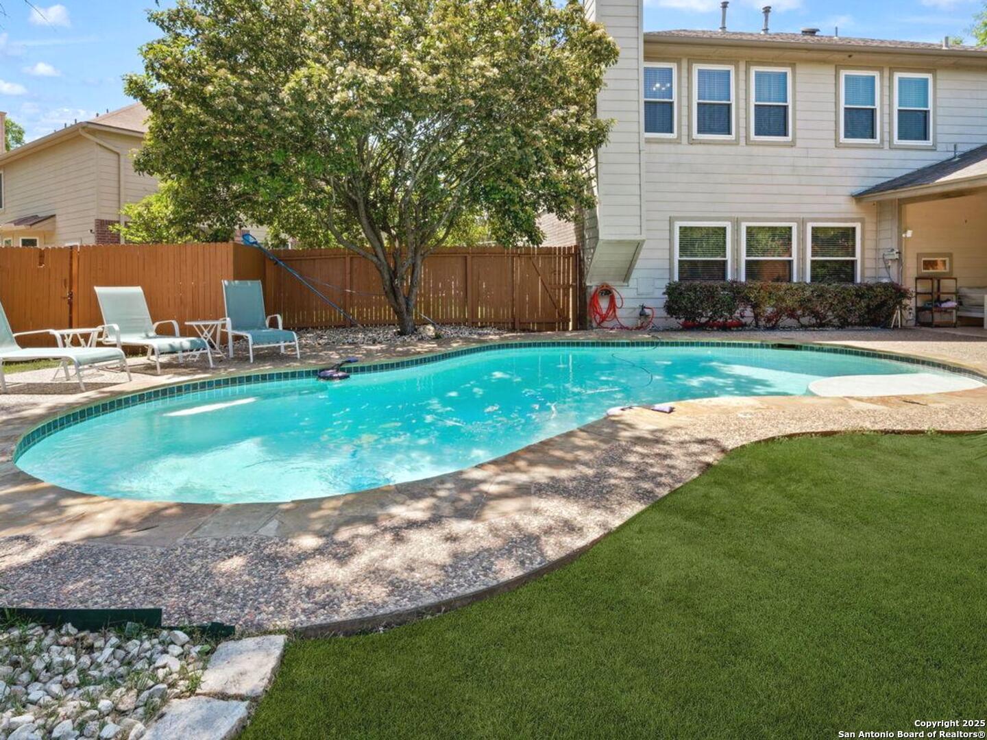 4645 Red Rock