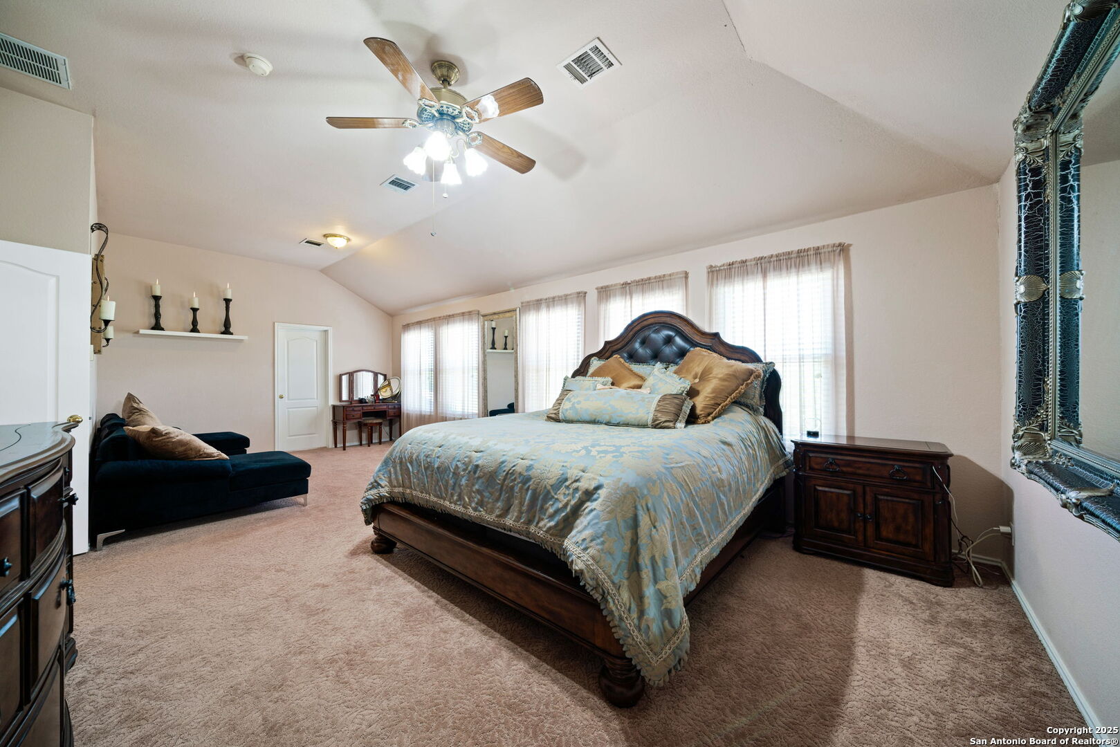 4645 Red Rock