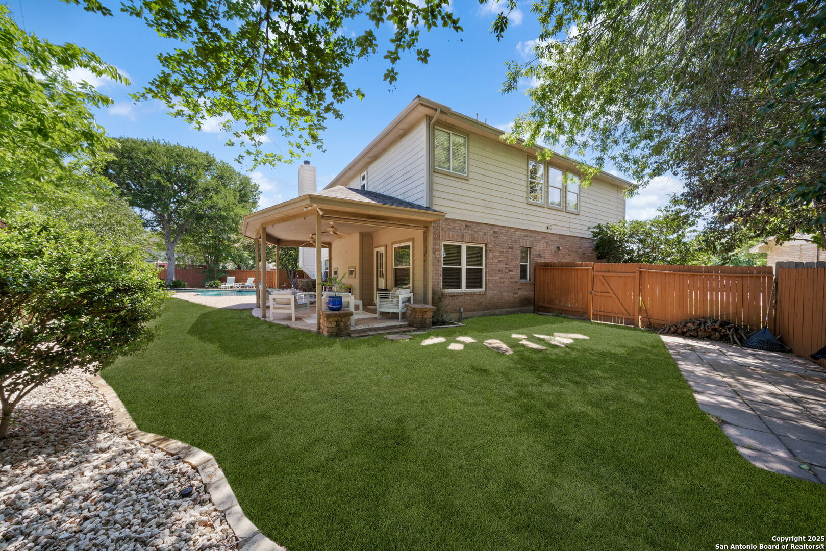 4645 Red Rock