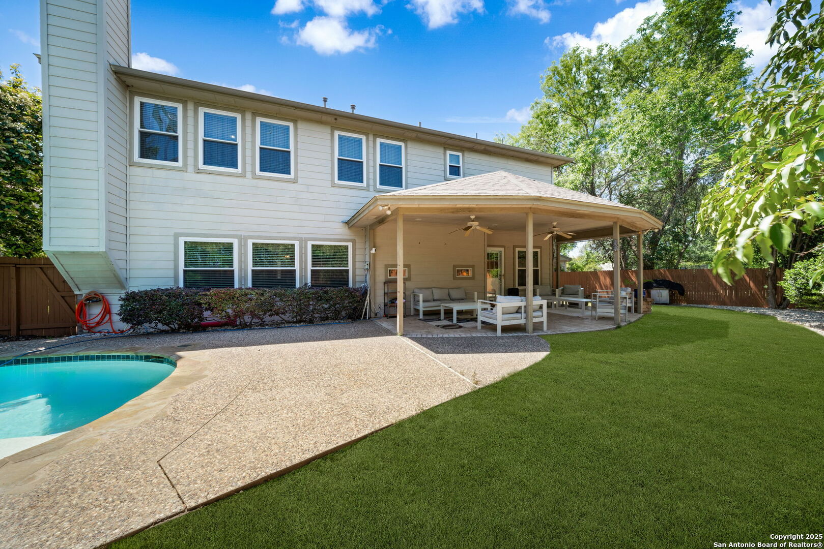 4645 Red Rock