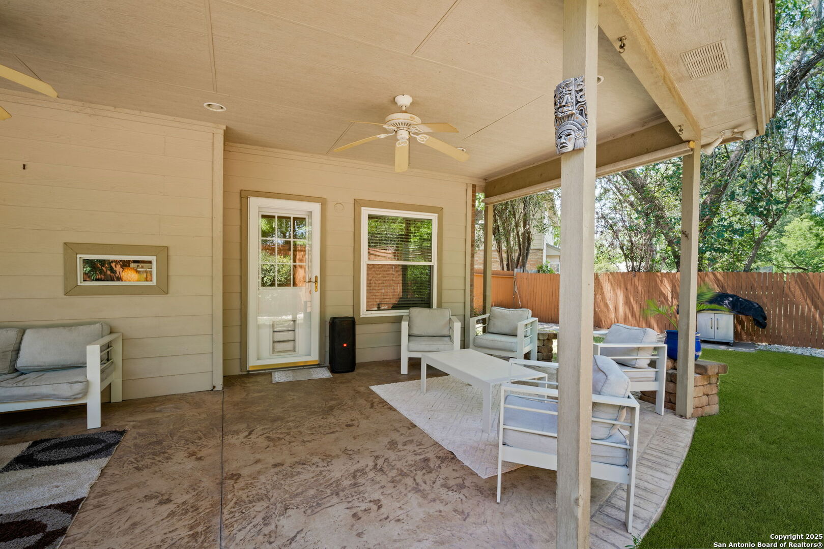 4645 Red Rock