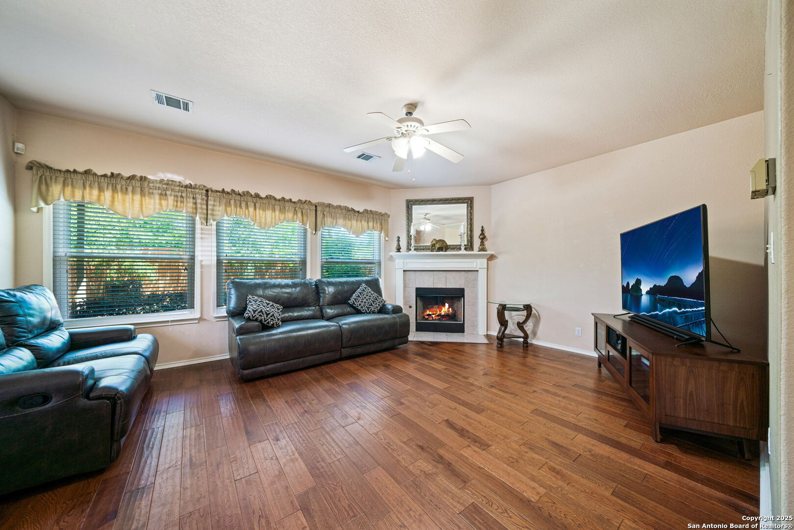 4645 Red Rock