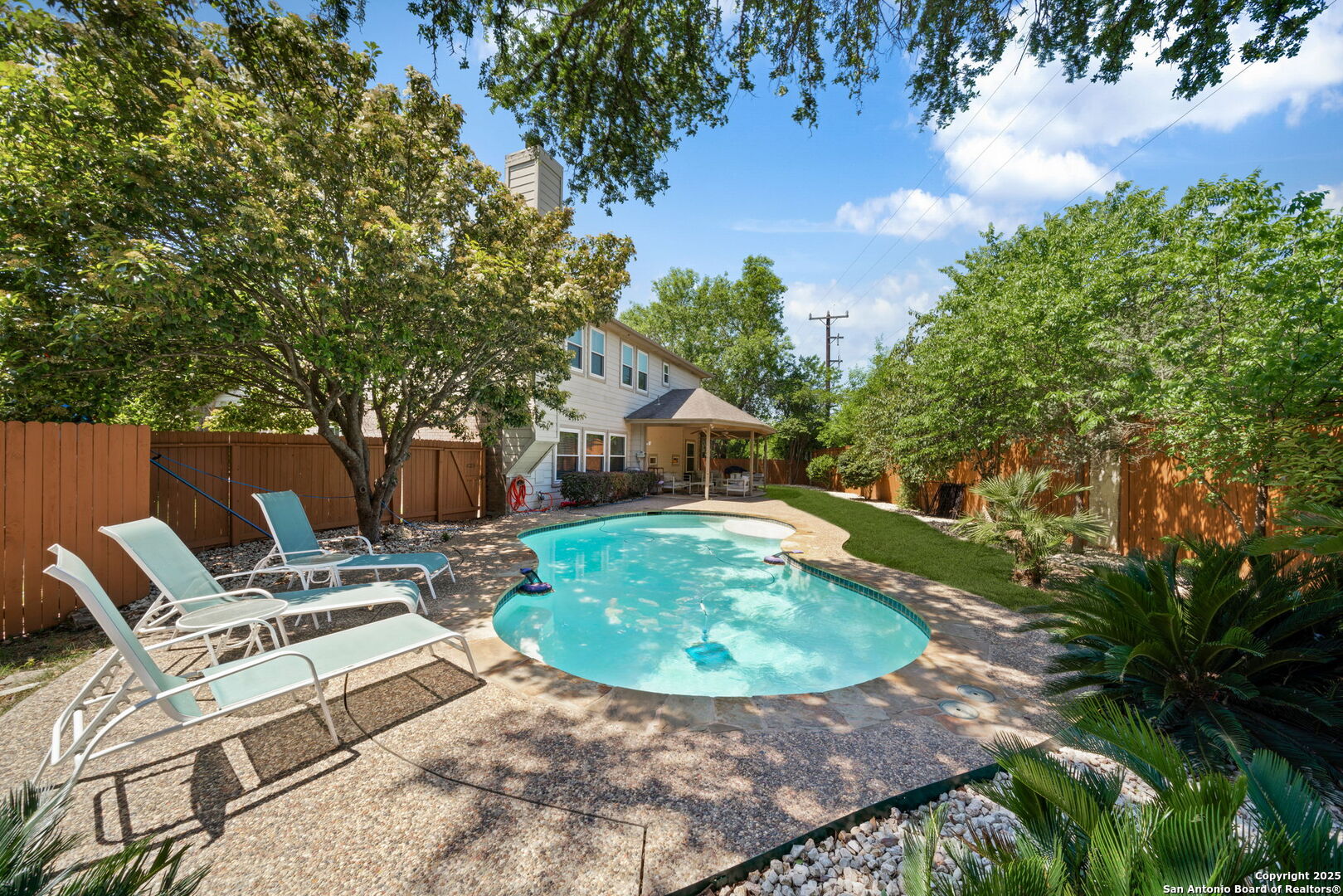 4645 Red Rock