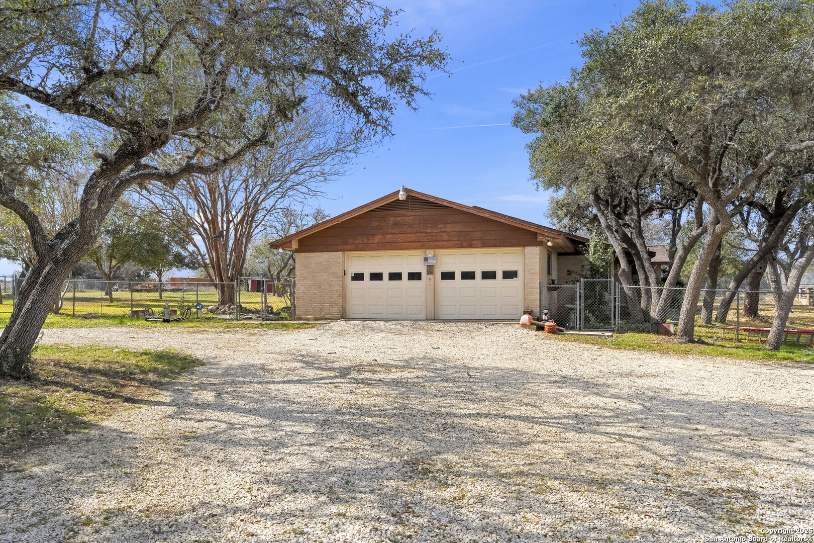 4521 FM 1283