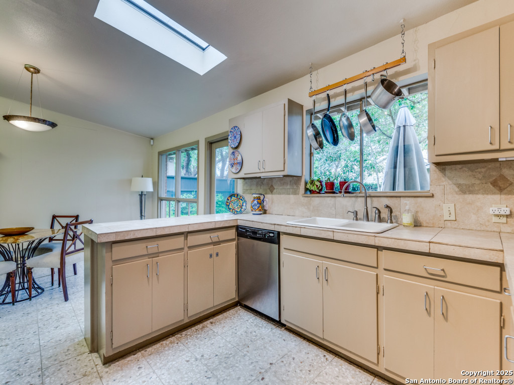 104 Coventry Ln.