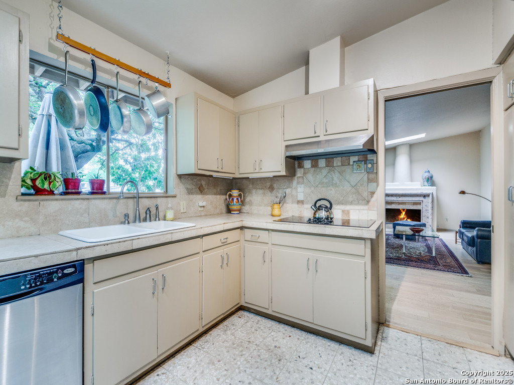104 Coventry Ln.