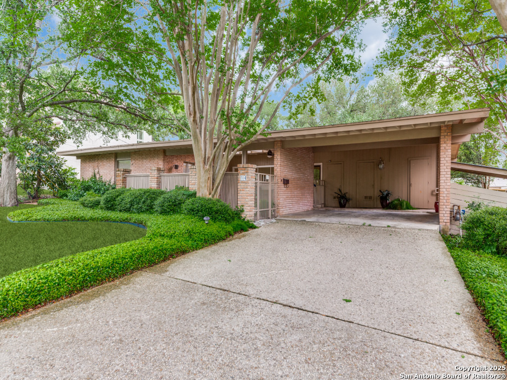 104 Coventry Ln.