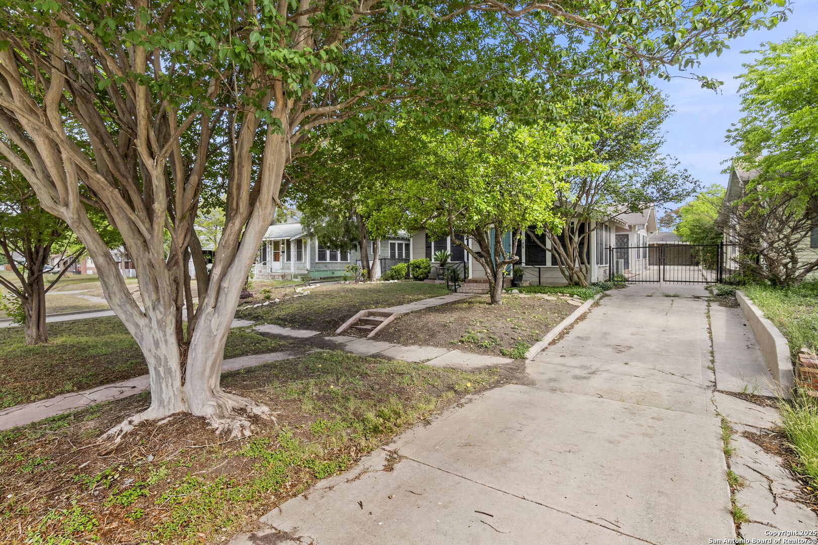 1141 E Highland Blvd