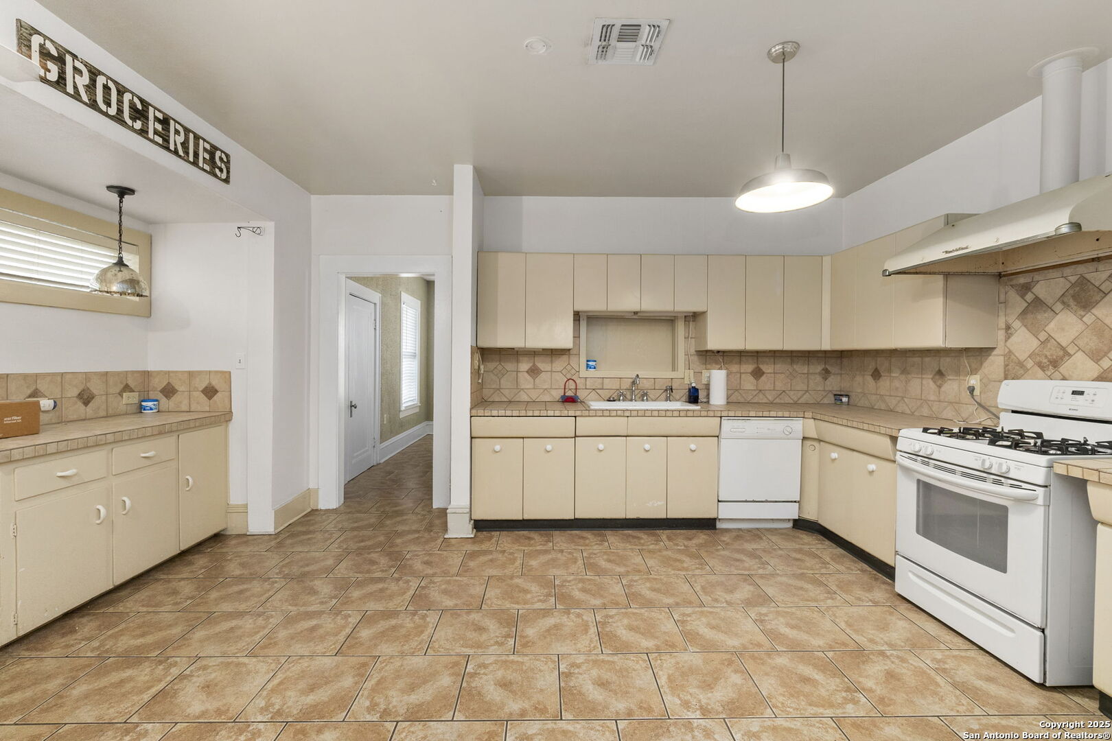 1141 E Highland Blvd