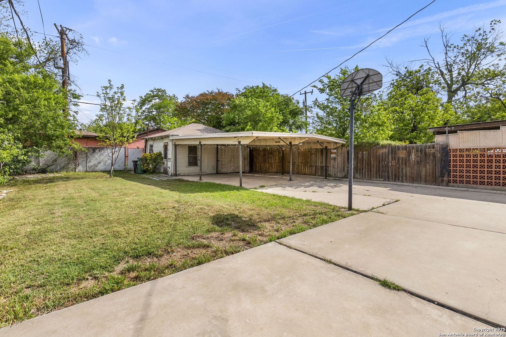 1141 E Highland Blvd