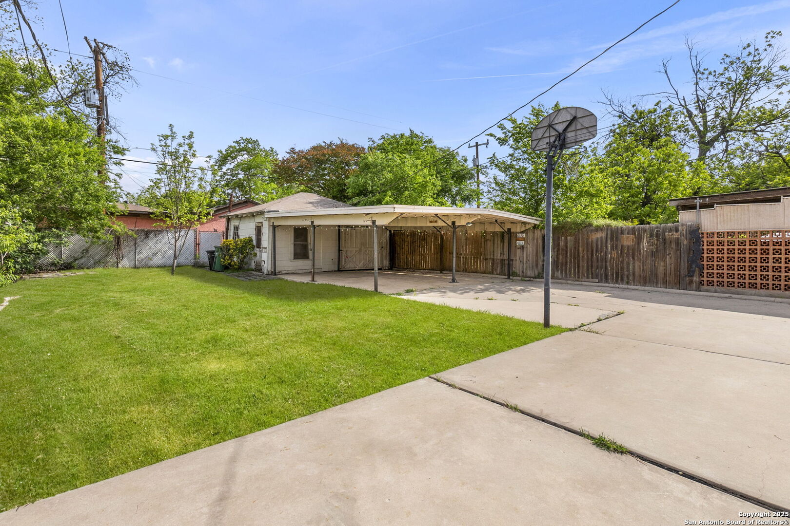 1141 E Highland Blvd