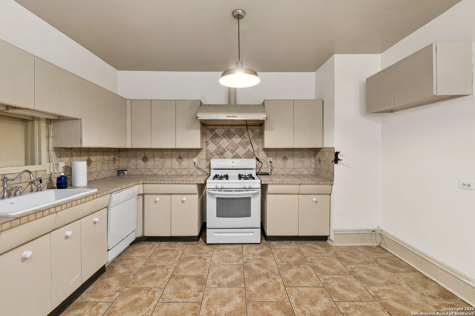 1141 E Highland Blvd