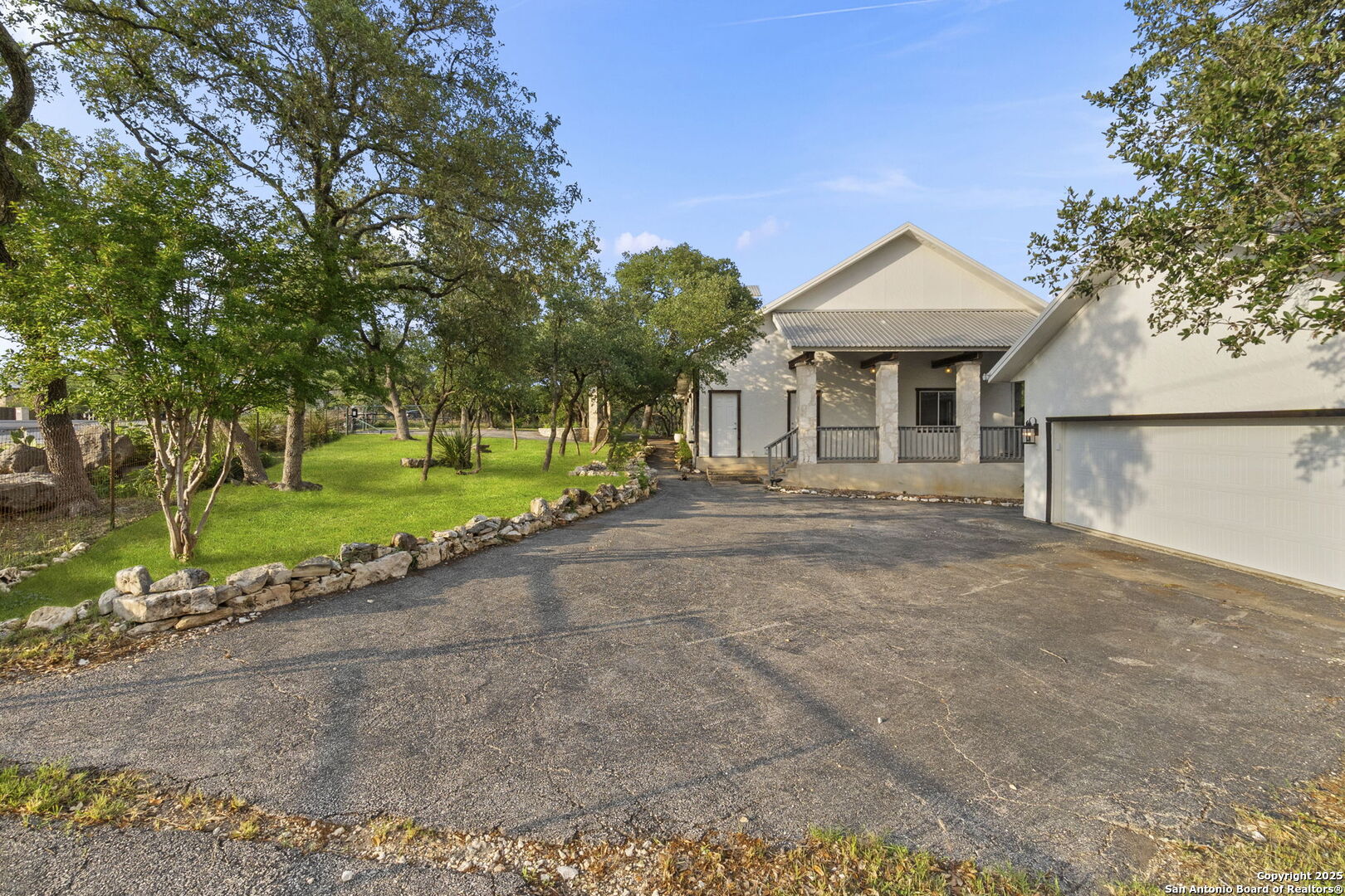1042 Flagstone Dr