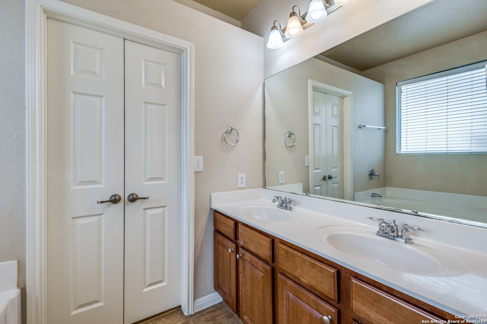 10603 CATFISH LN