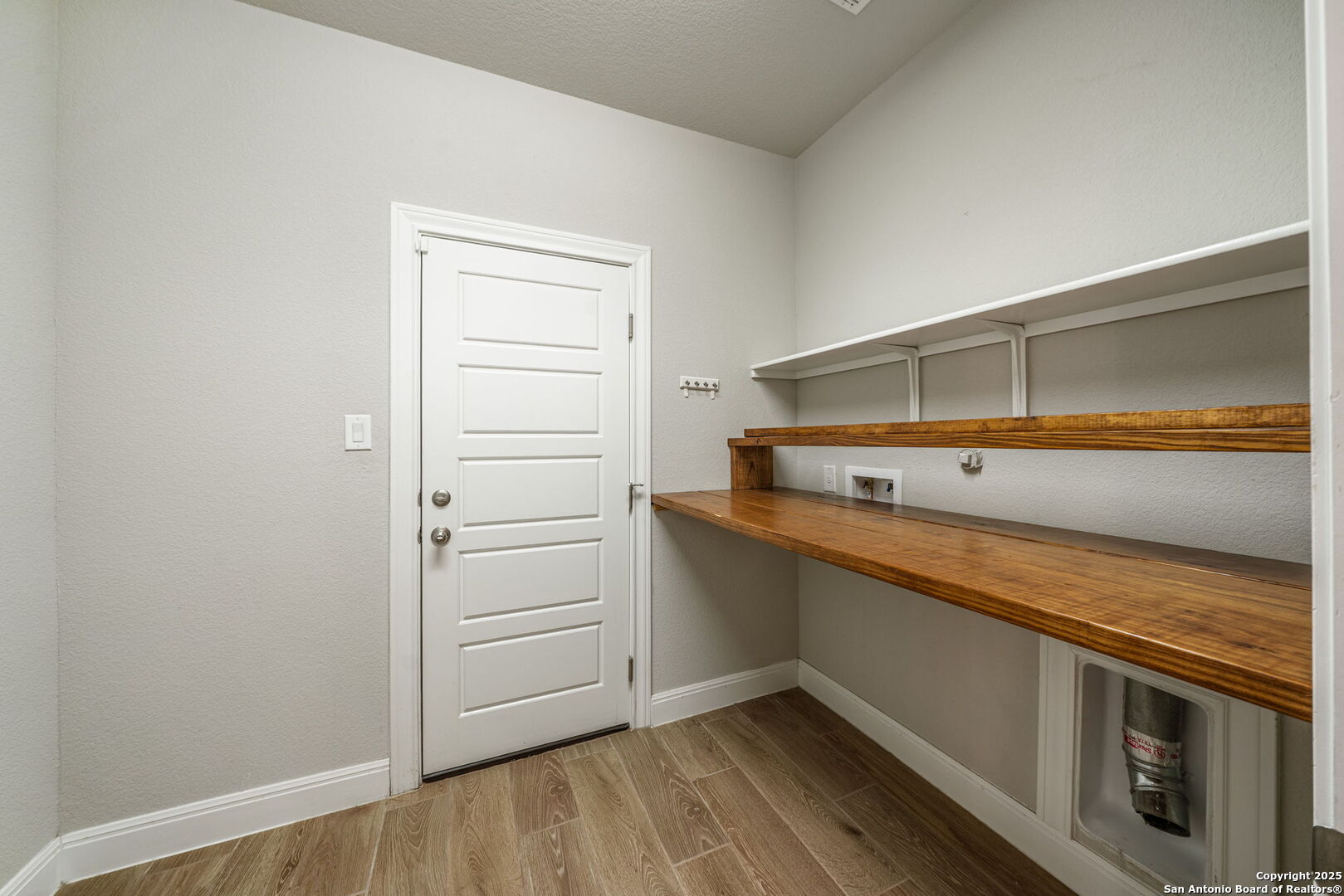 5847 Sweetwater