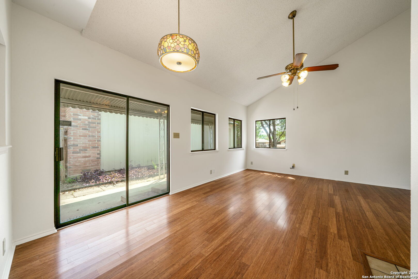 5810 Spring Green