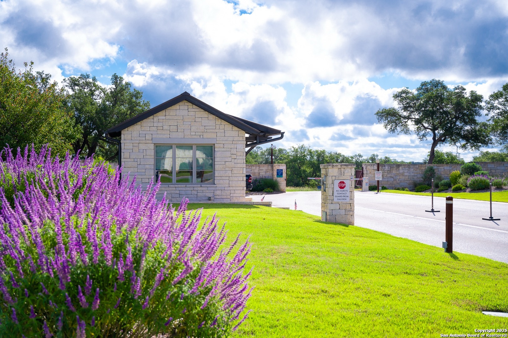 LOT 6 Ledgestone
