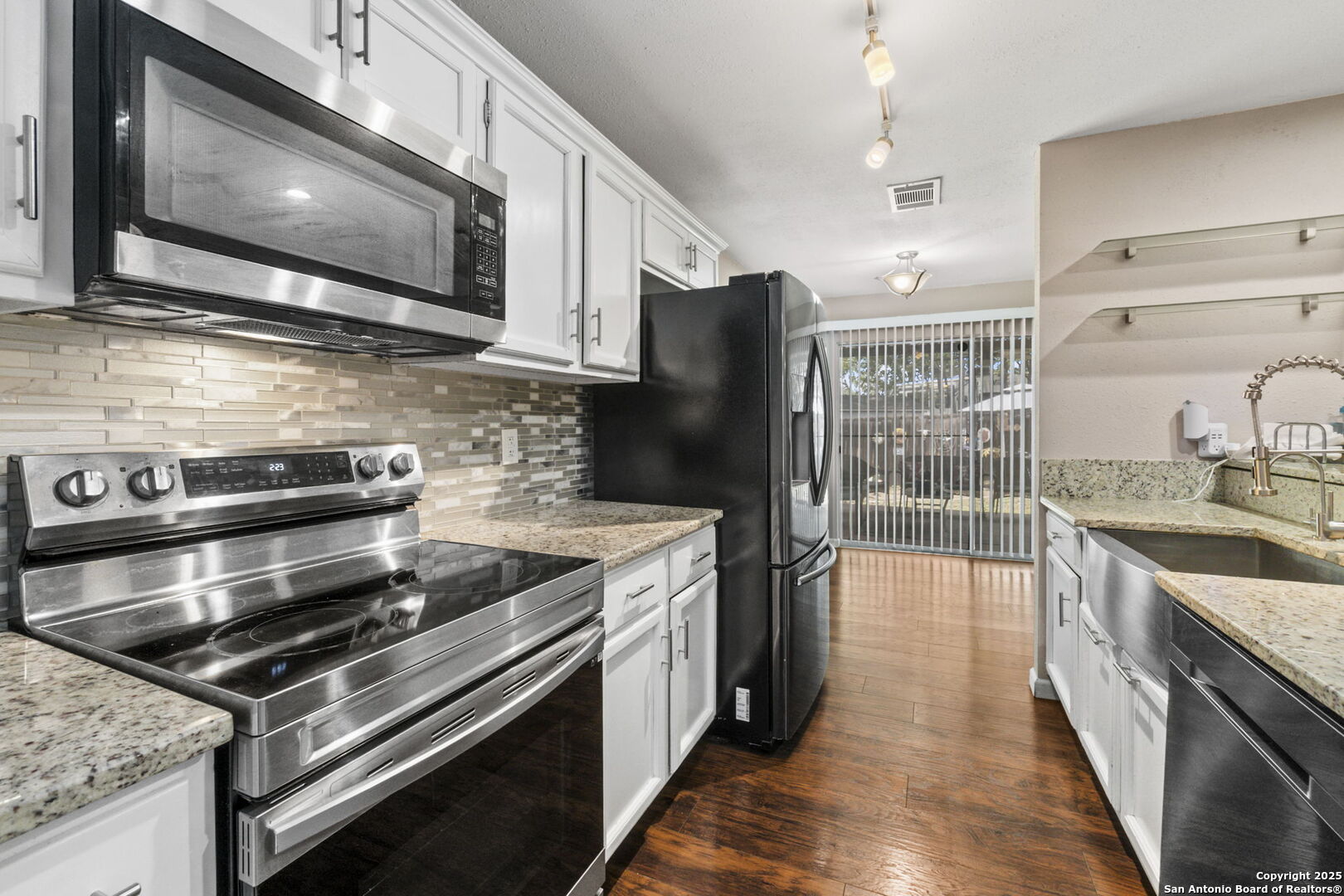5811 Lake Chap