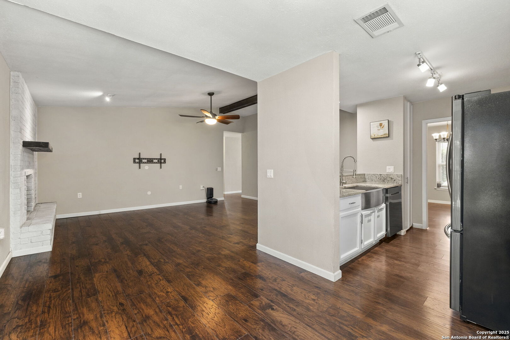 5811 Lake Chap