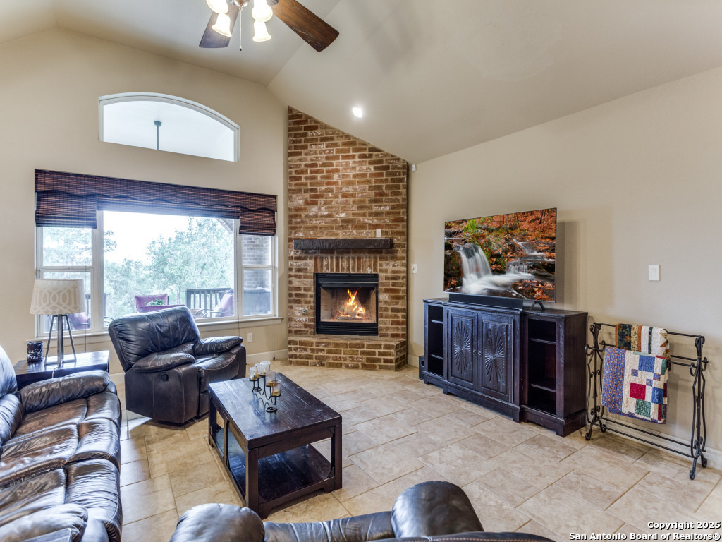 332 Bosque Rdg