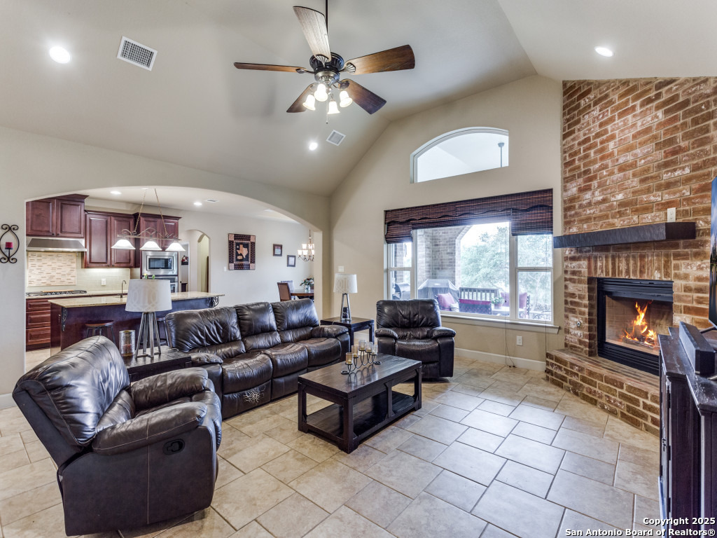 332 Bosque Rdg