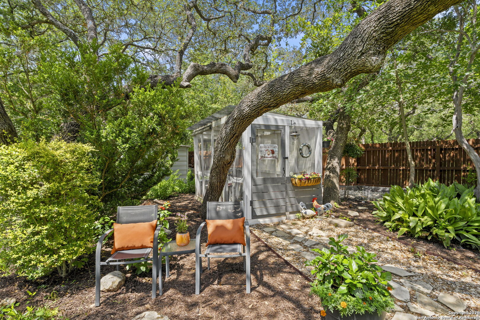 2026 Encino Vista St.