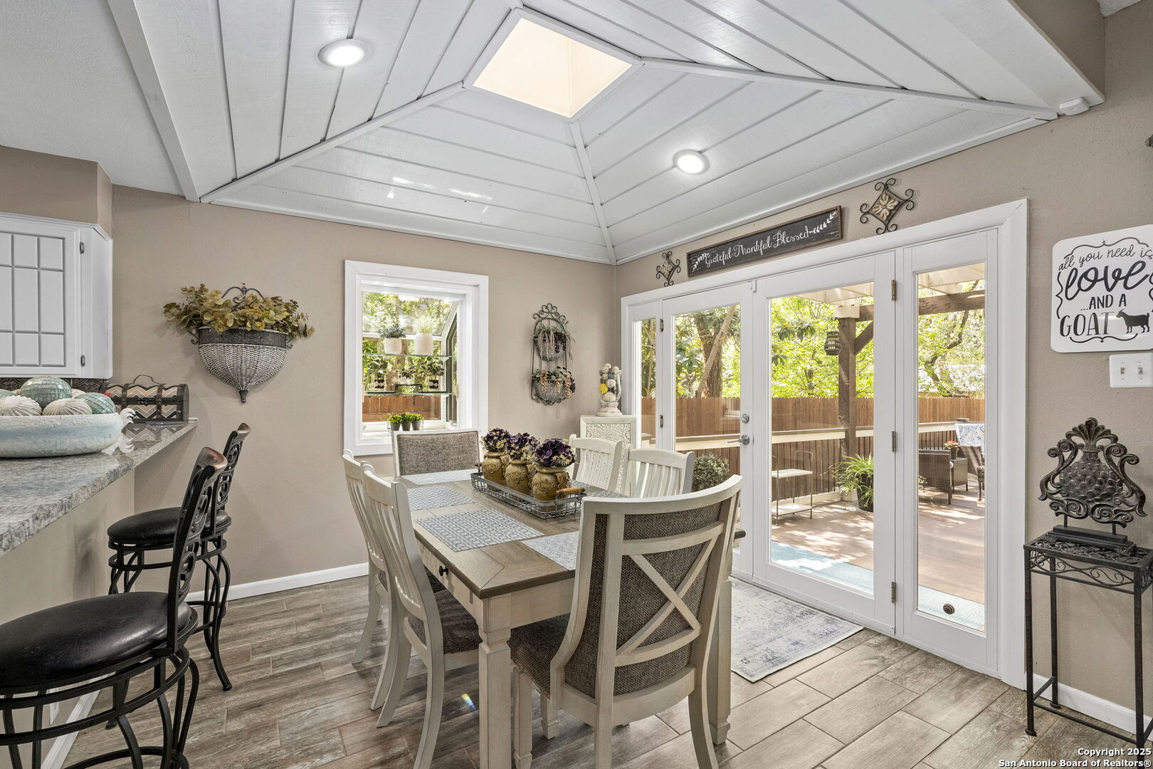 2026 Encino Vista St.