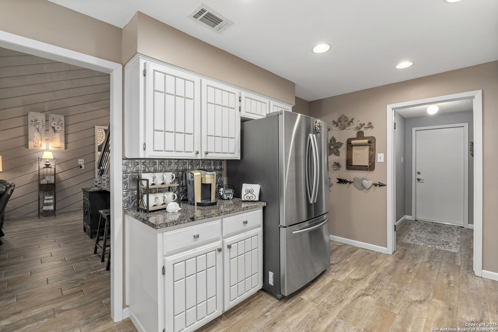 2026 Encino Vista St.