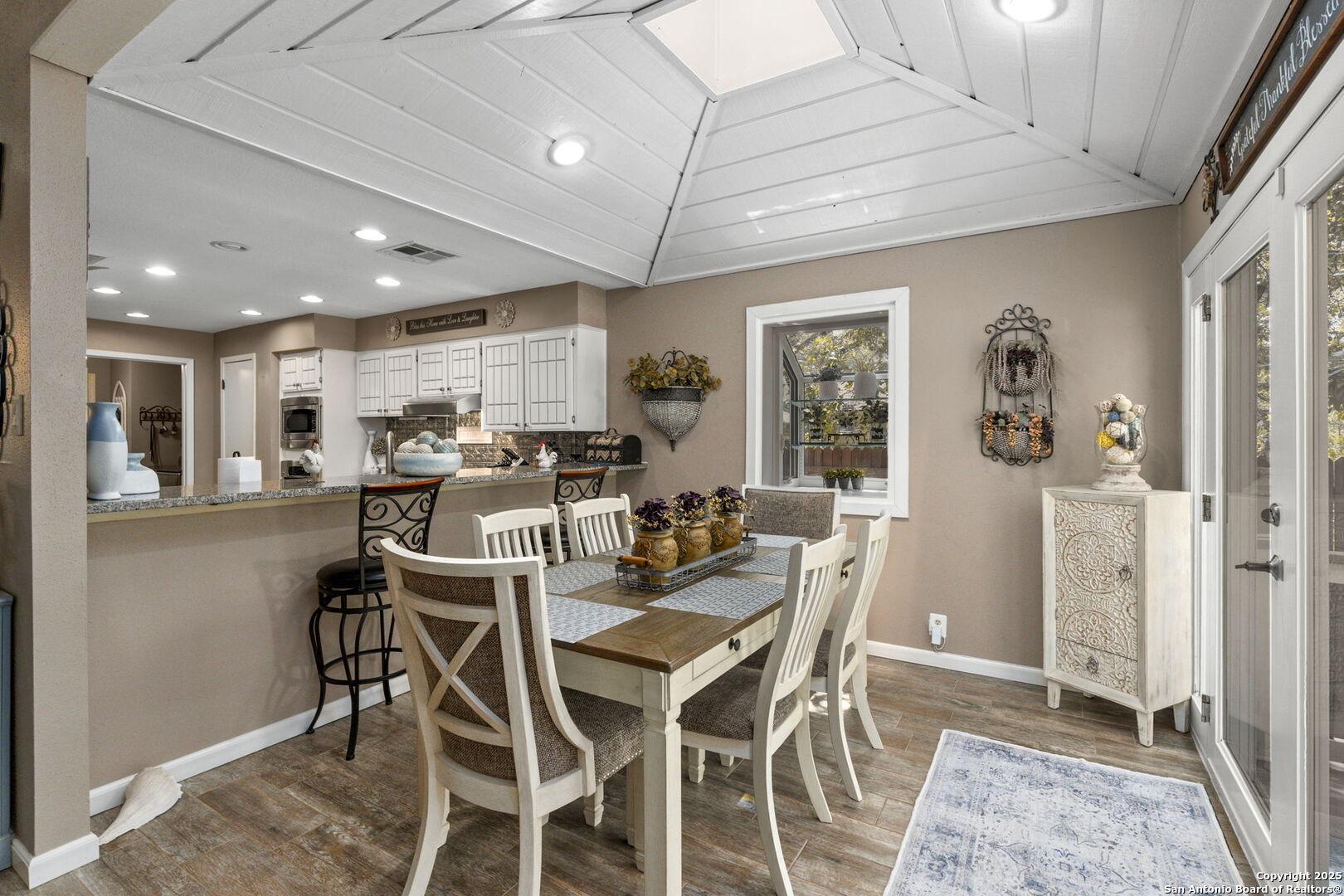 2026 Encino Vista St.