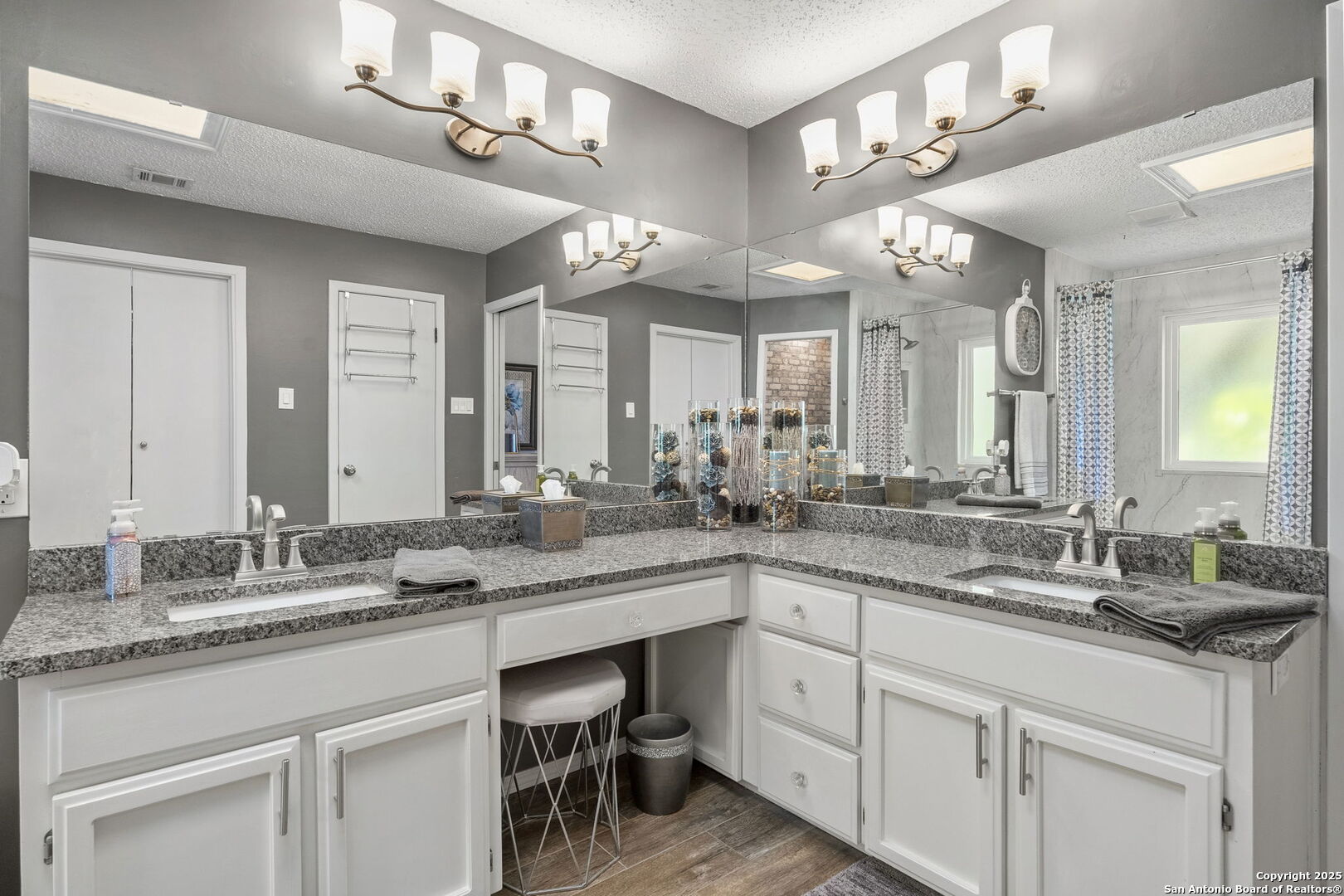 2026 Encino Vista St.