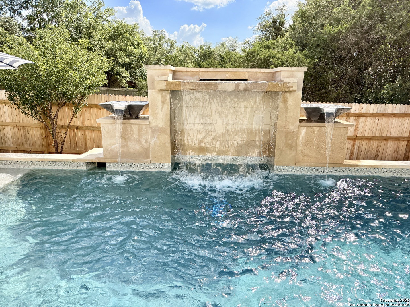23727 Legend Crest