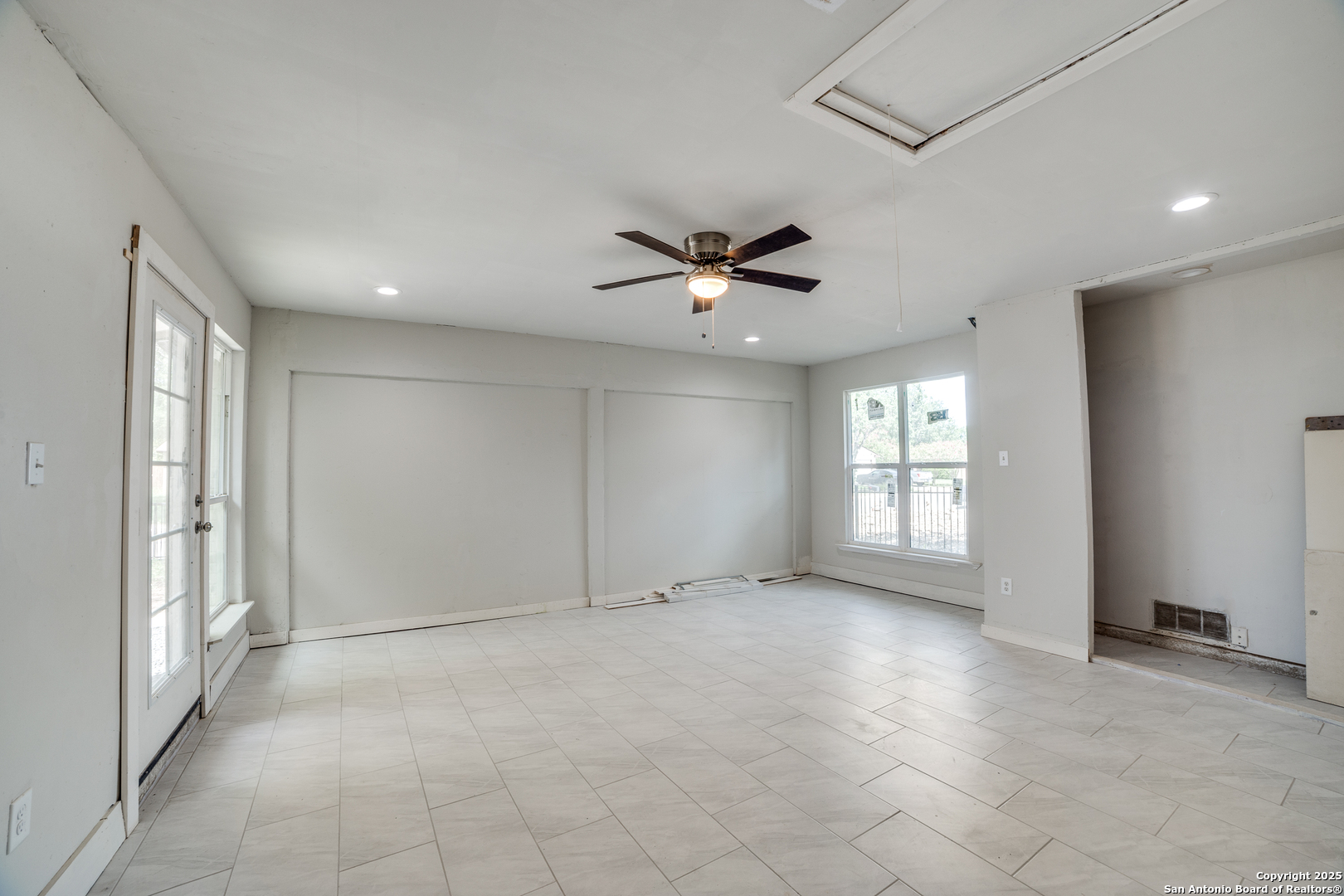 8218 Meadow Swan