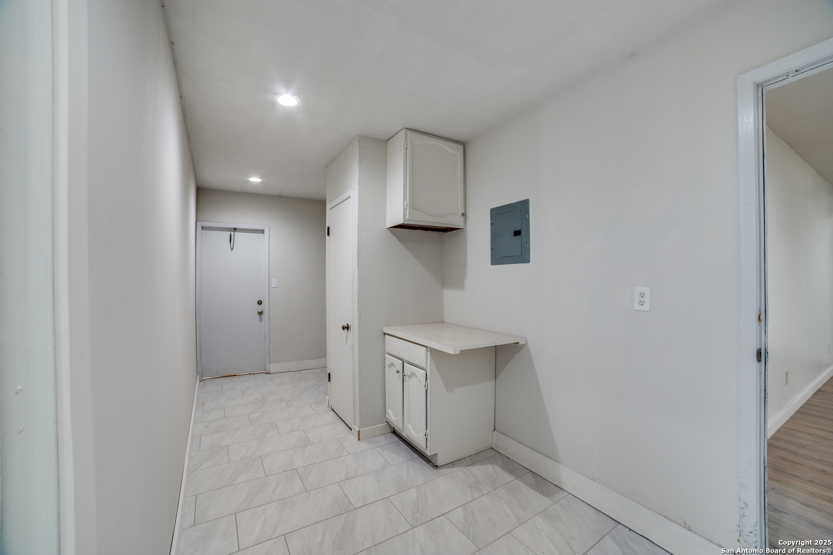 8218 Meadow Swan