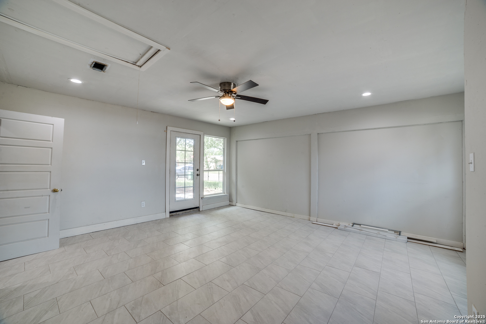 8218 Meadow Swan