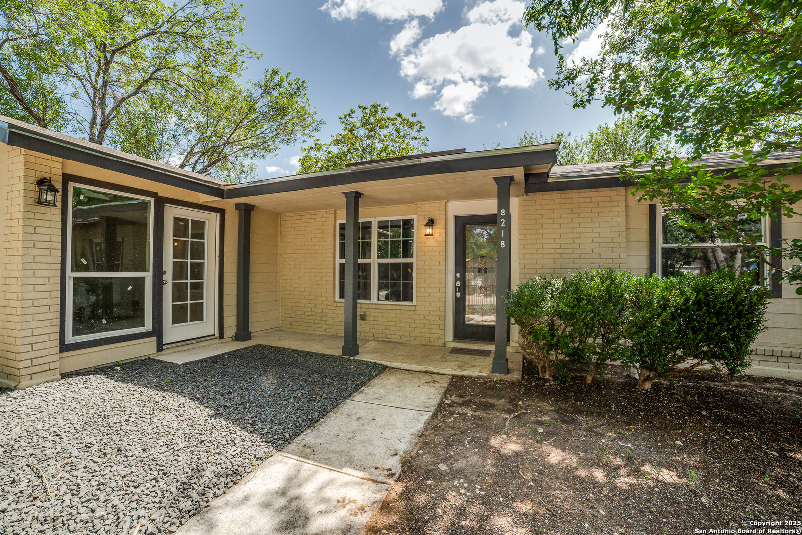 8218 Meadow Swan