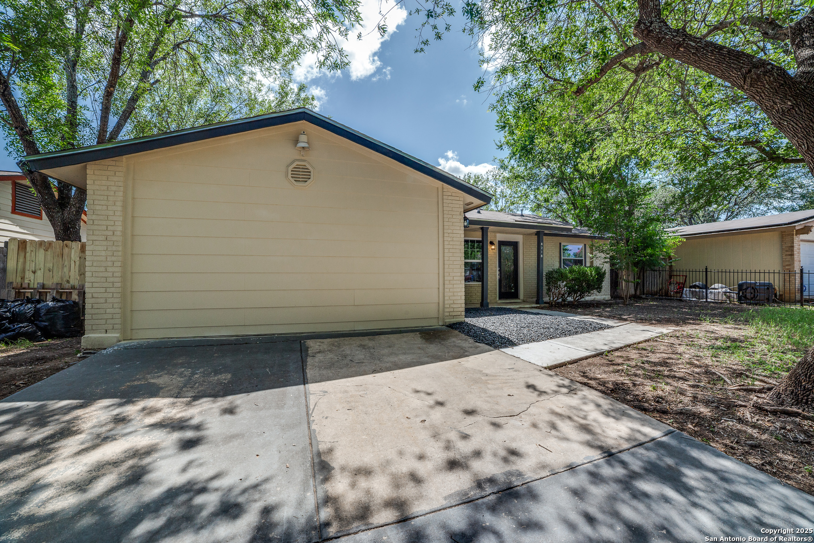 8218 Meadow Swan