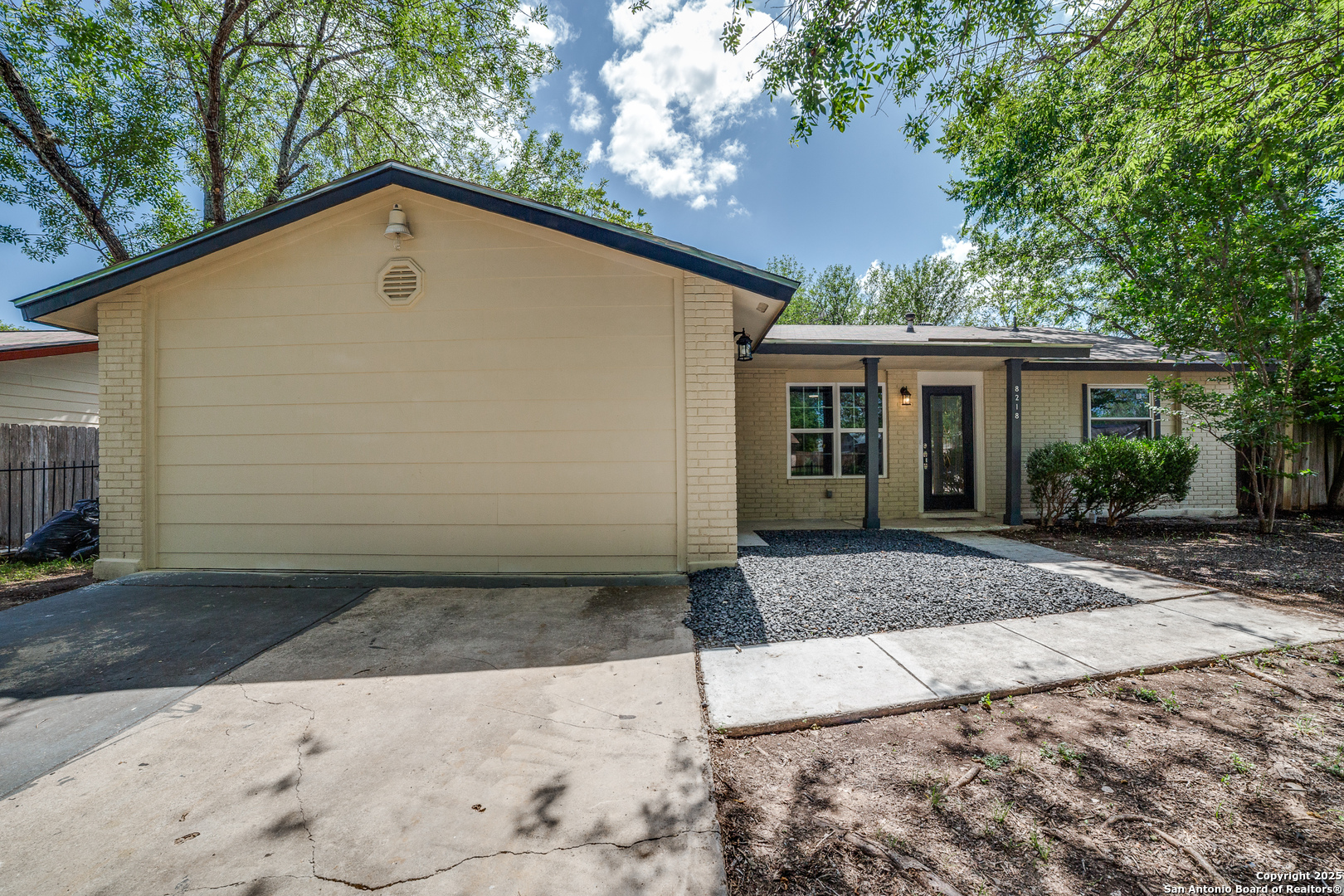 8218 Meadow Swan