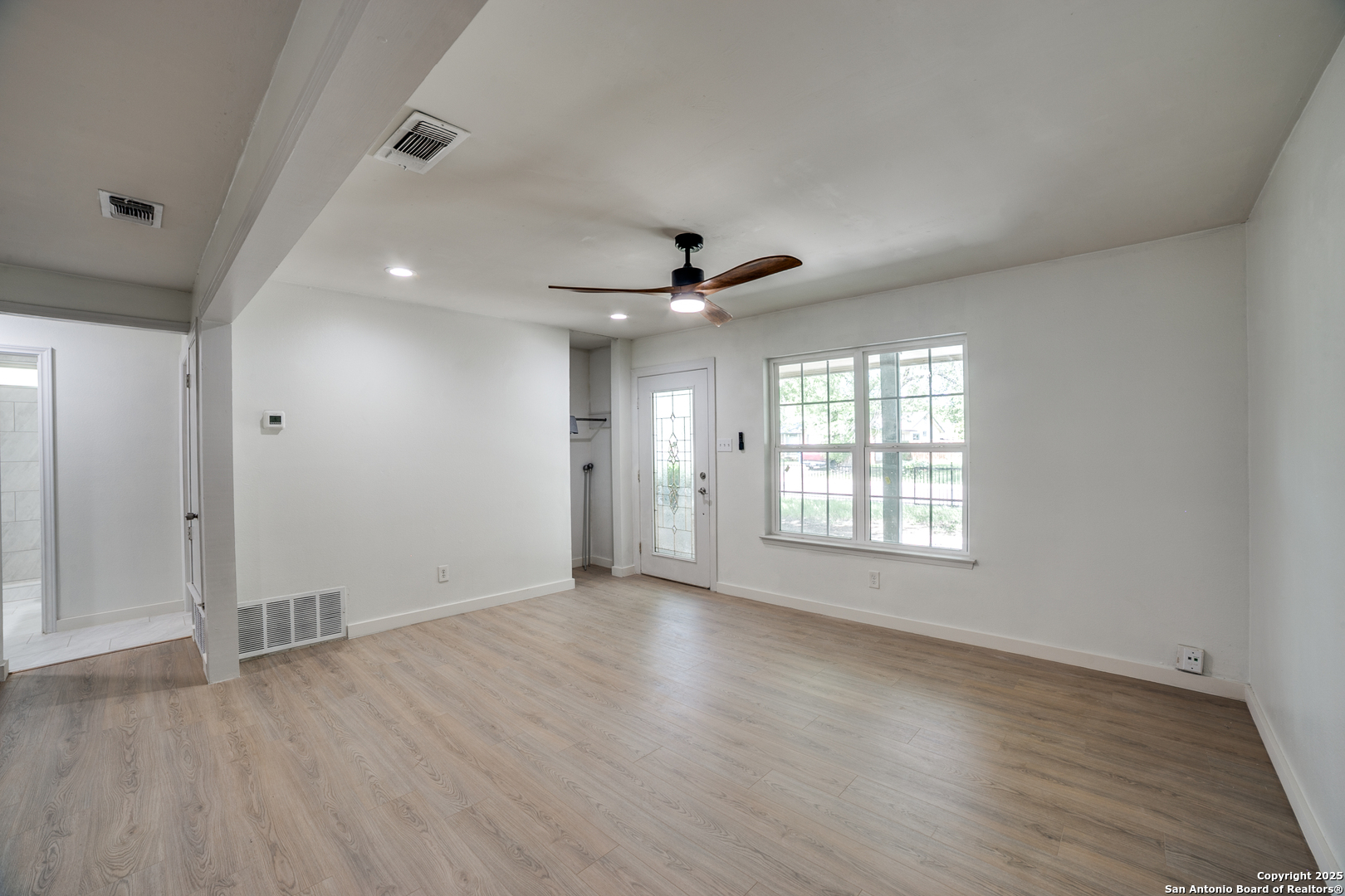 8218 Meadow Swan