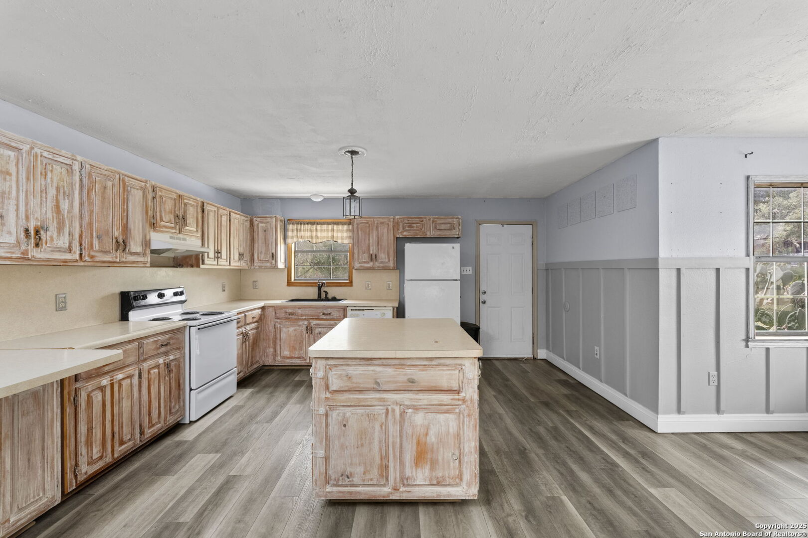 434 Spur Dr