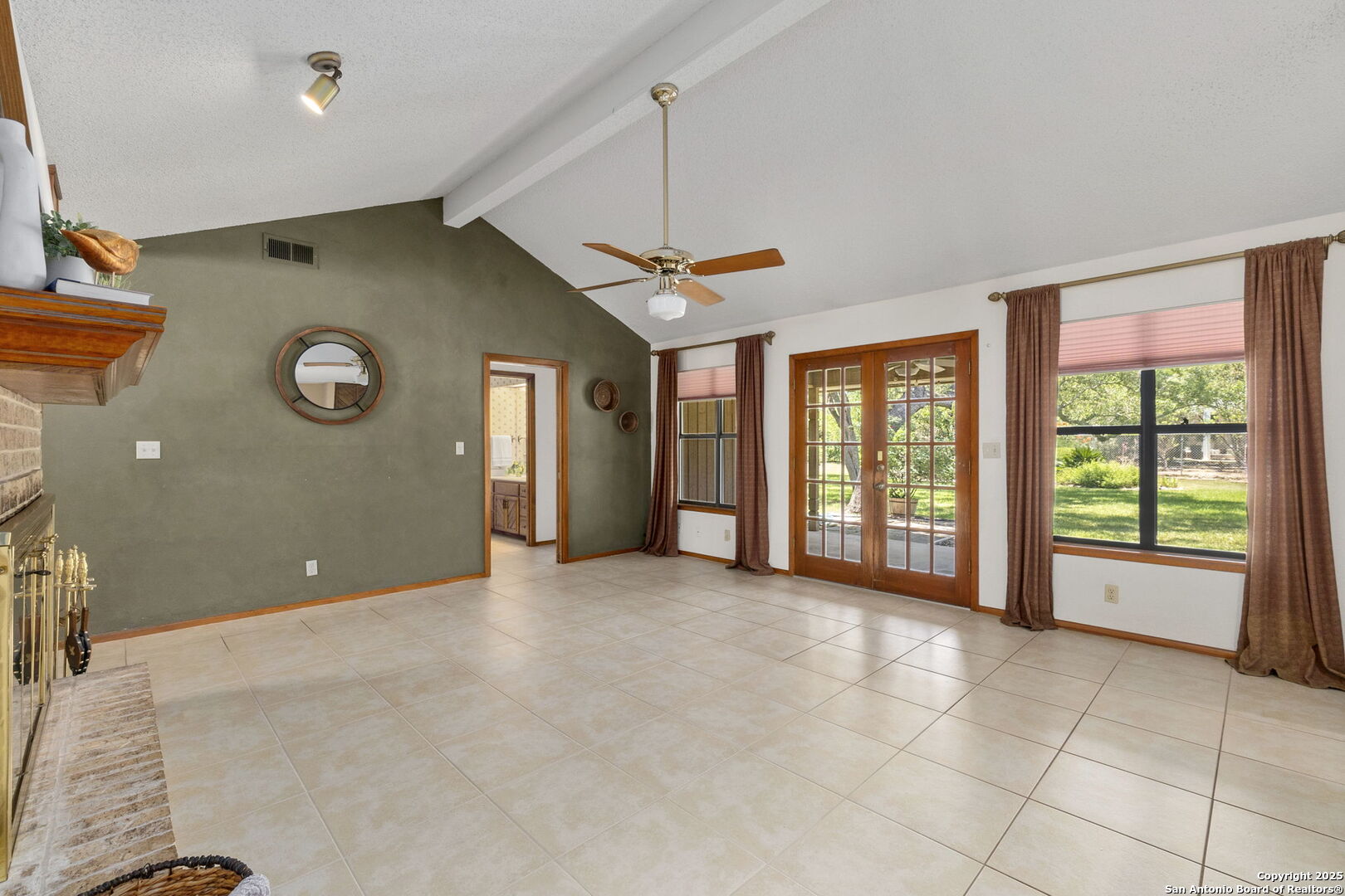 19507 Encino Gap