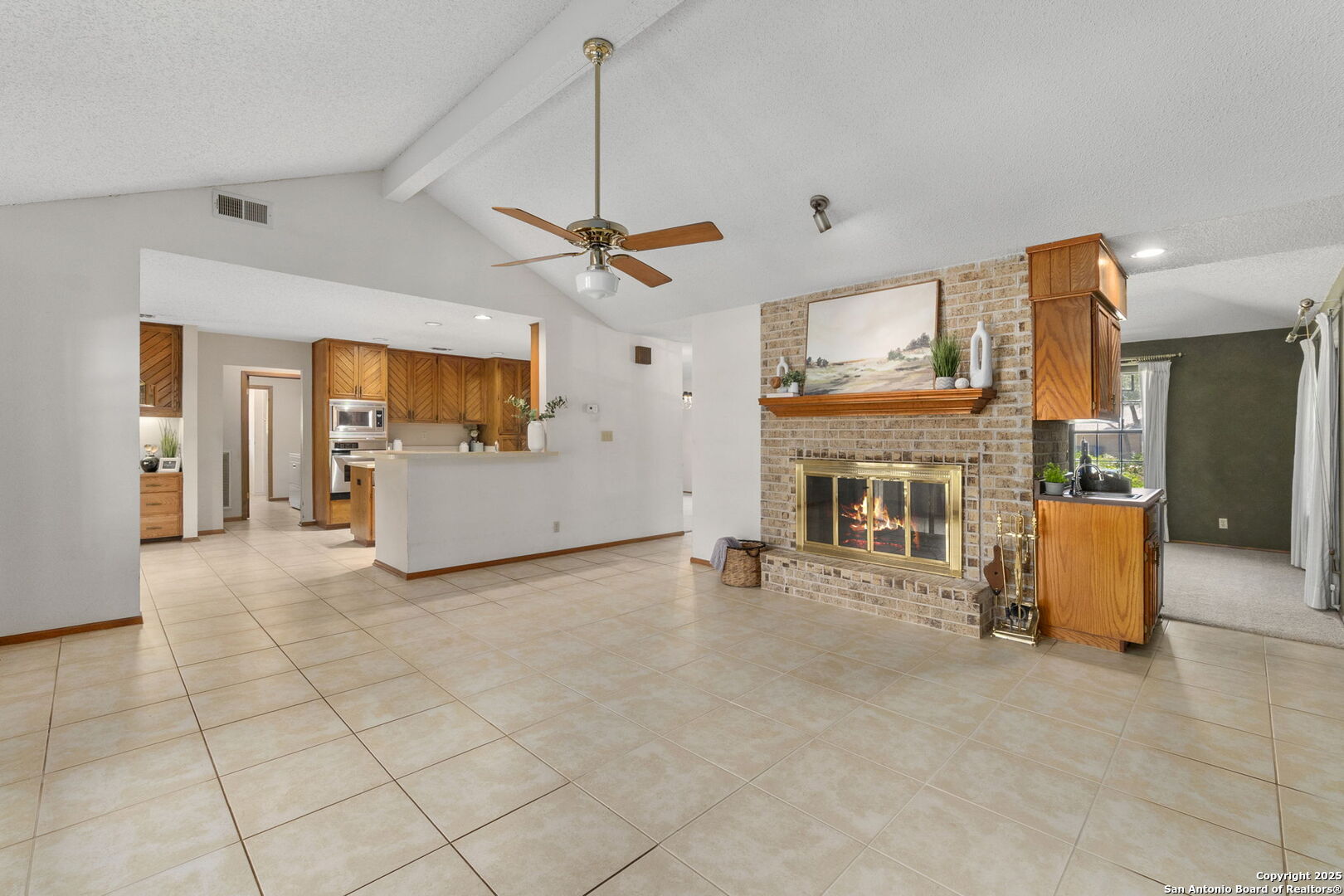 19507 Encino Gap