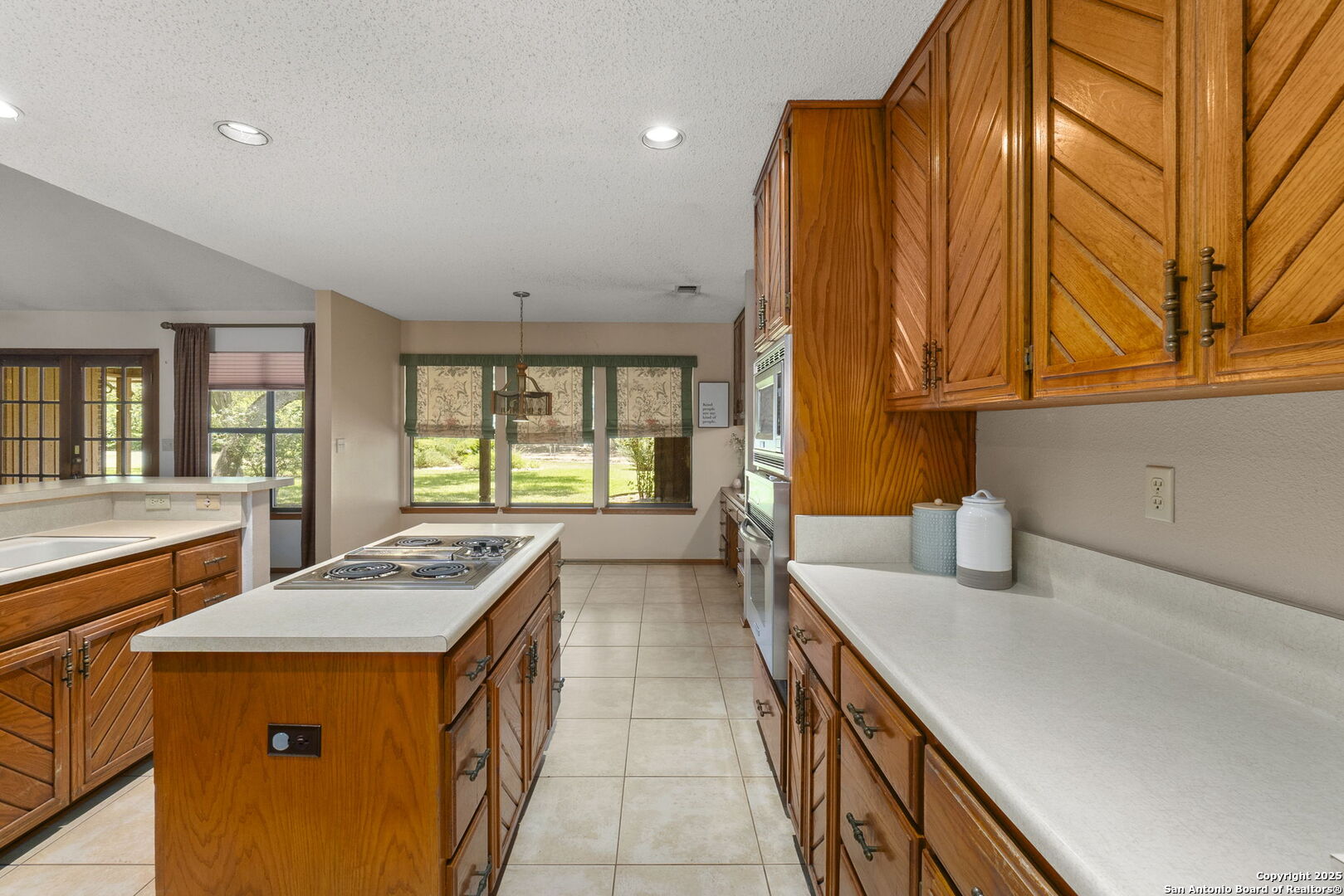 19507 Encino Gap