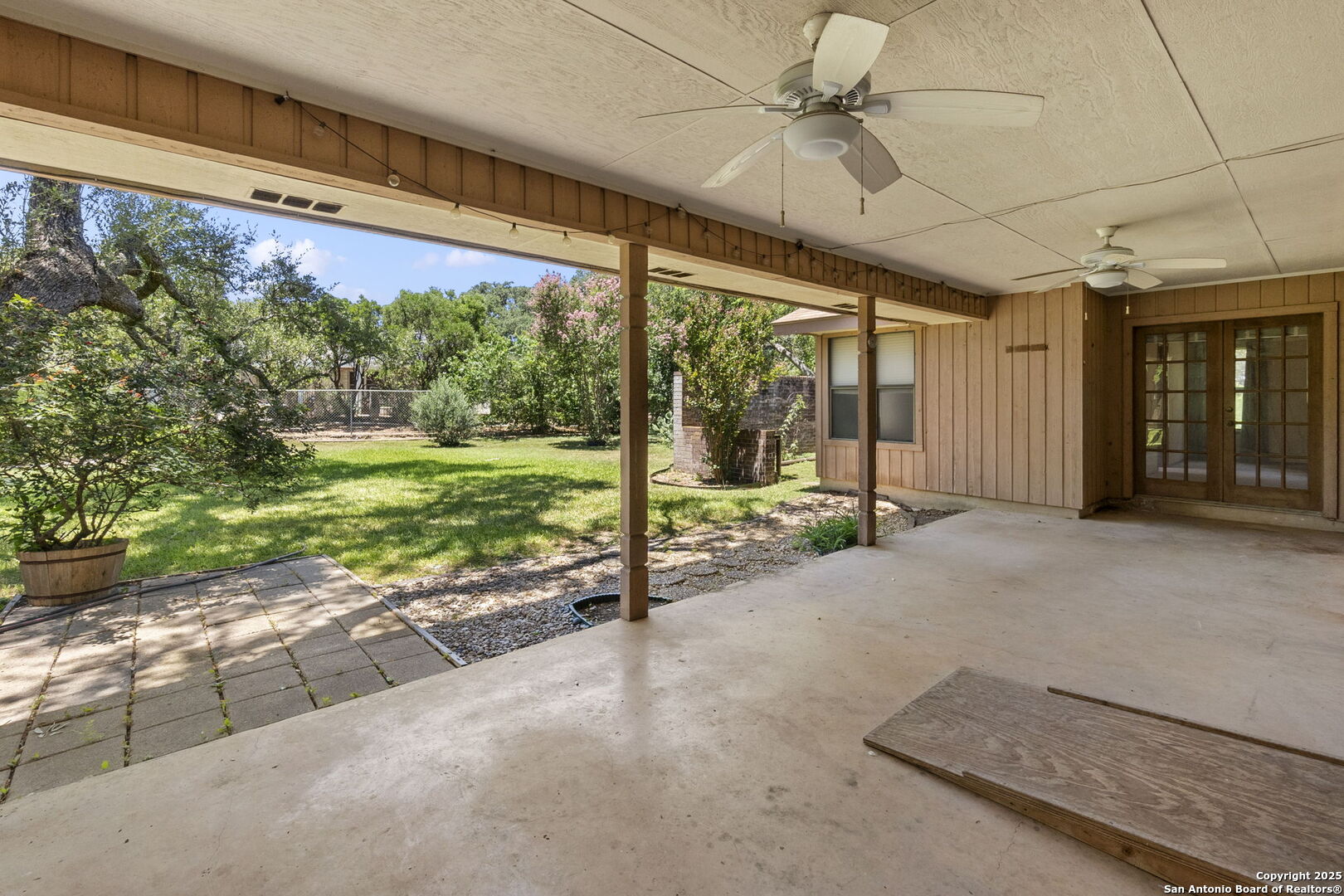 19507 Encino Gap