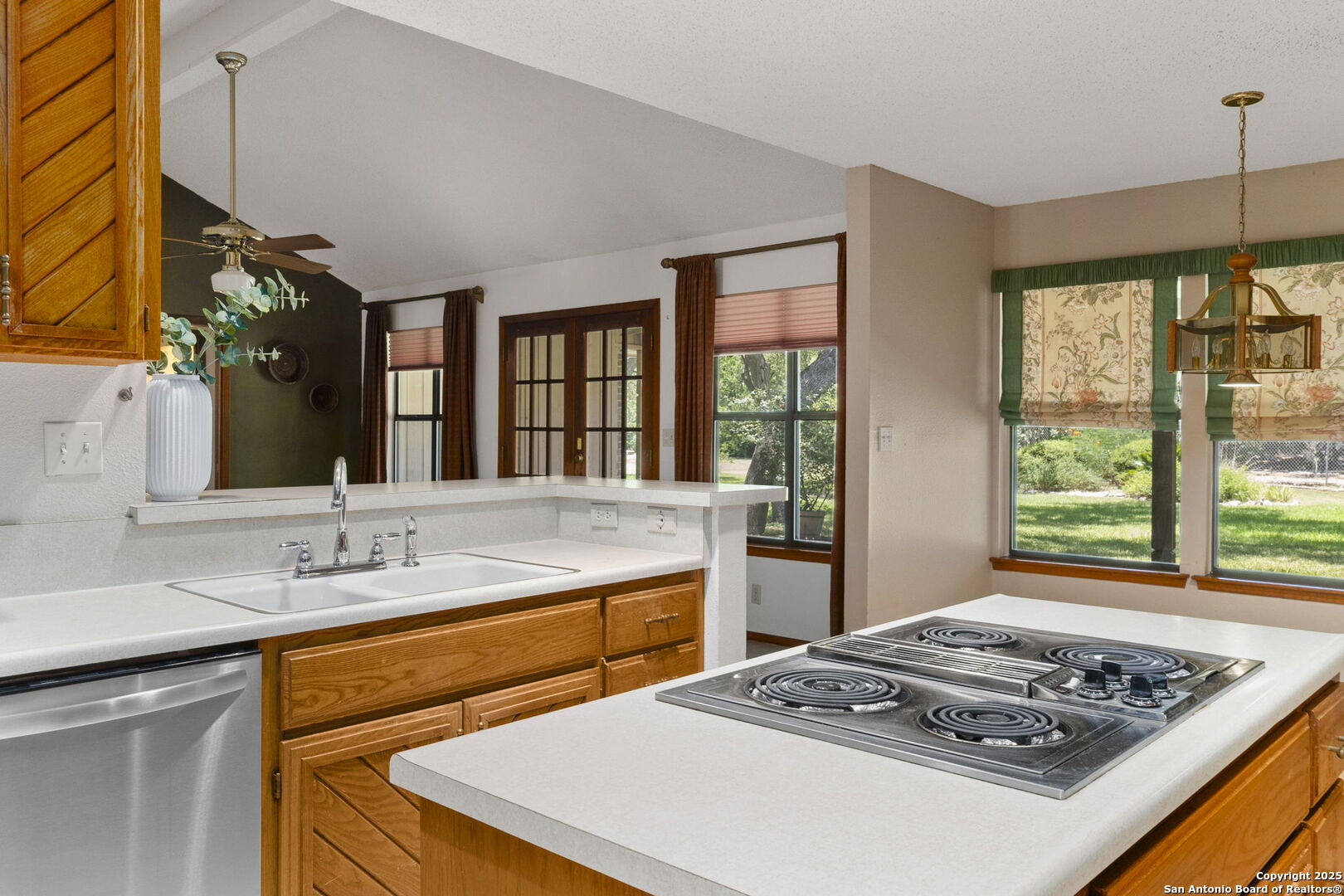 19507 Encino Gap
