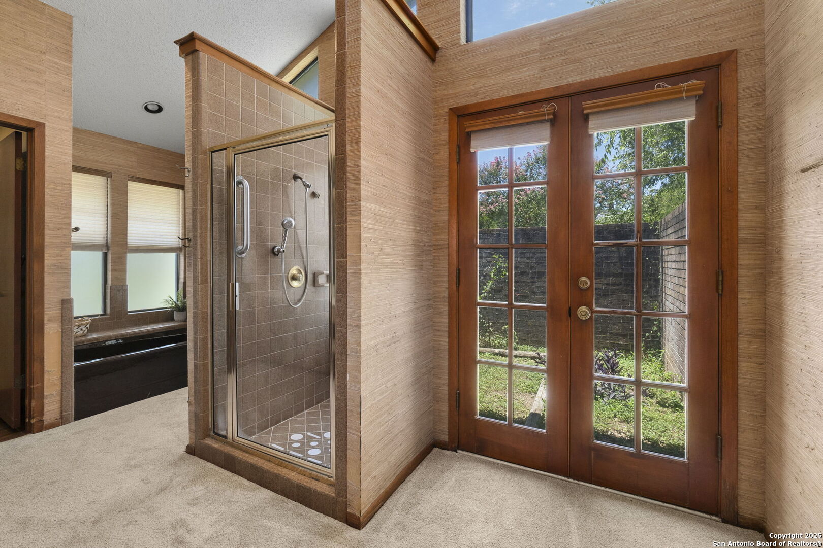 19507 Encino Gap
