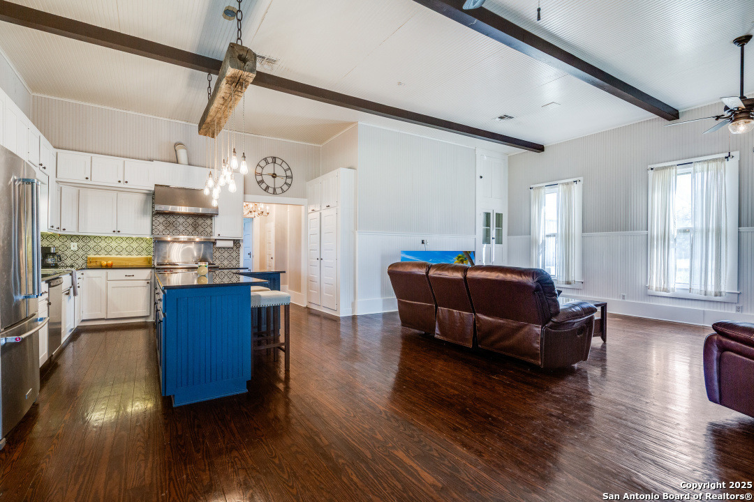 121A Bartel