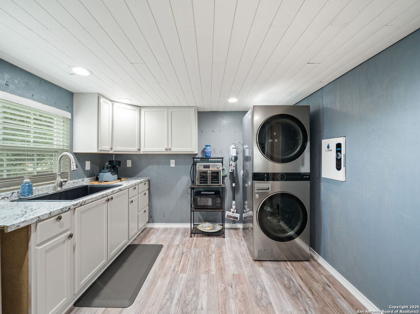 2056 Dry Creek
