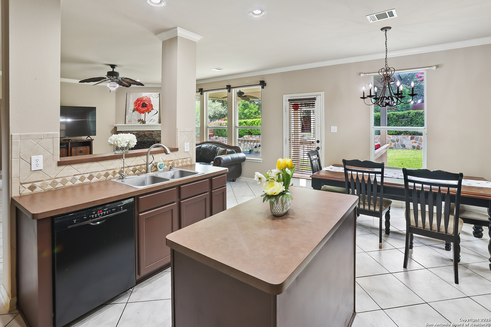 7802 Lacey Oak