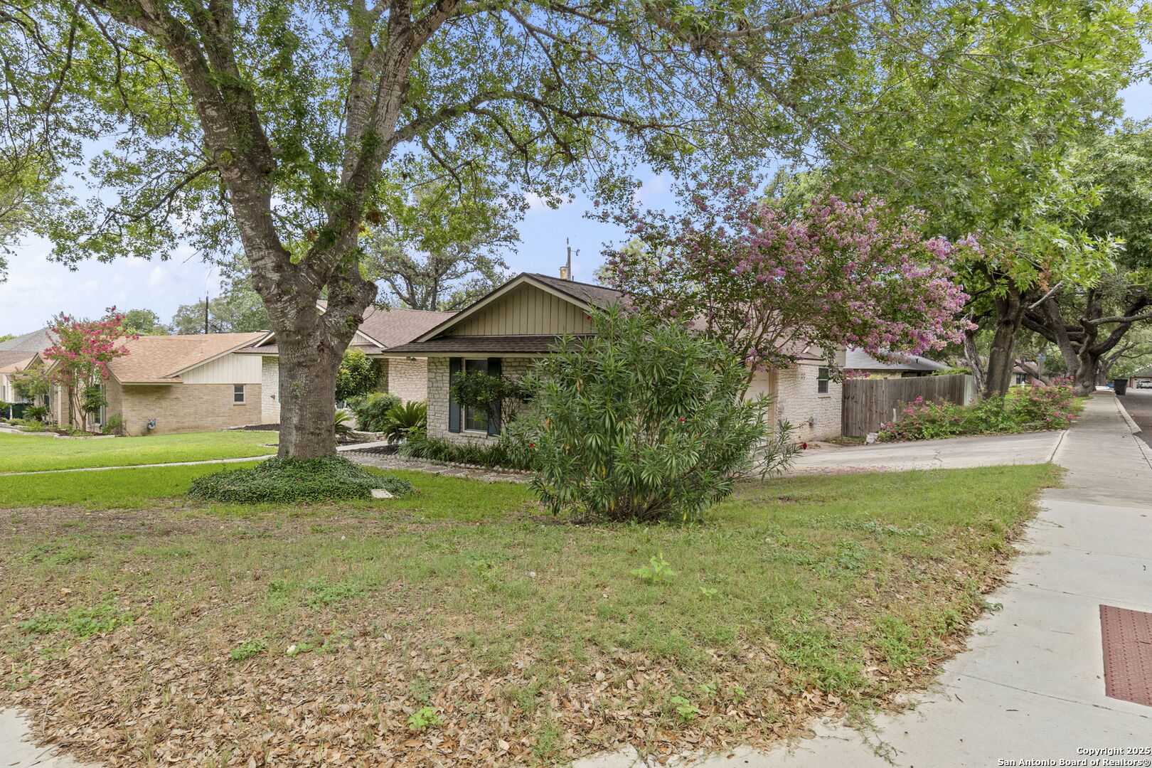8318 Heraldry St.
