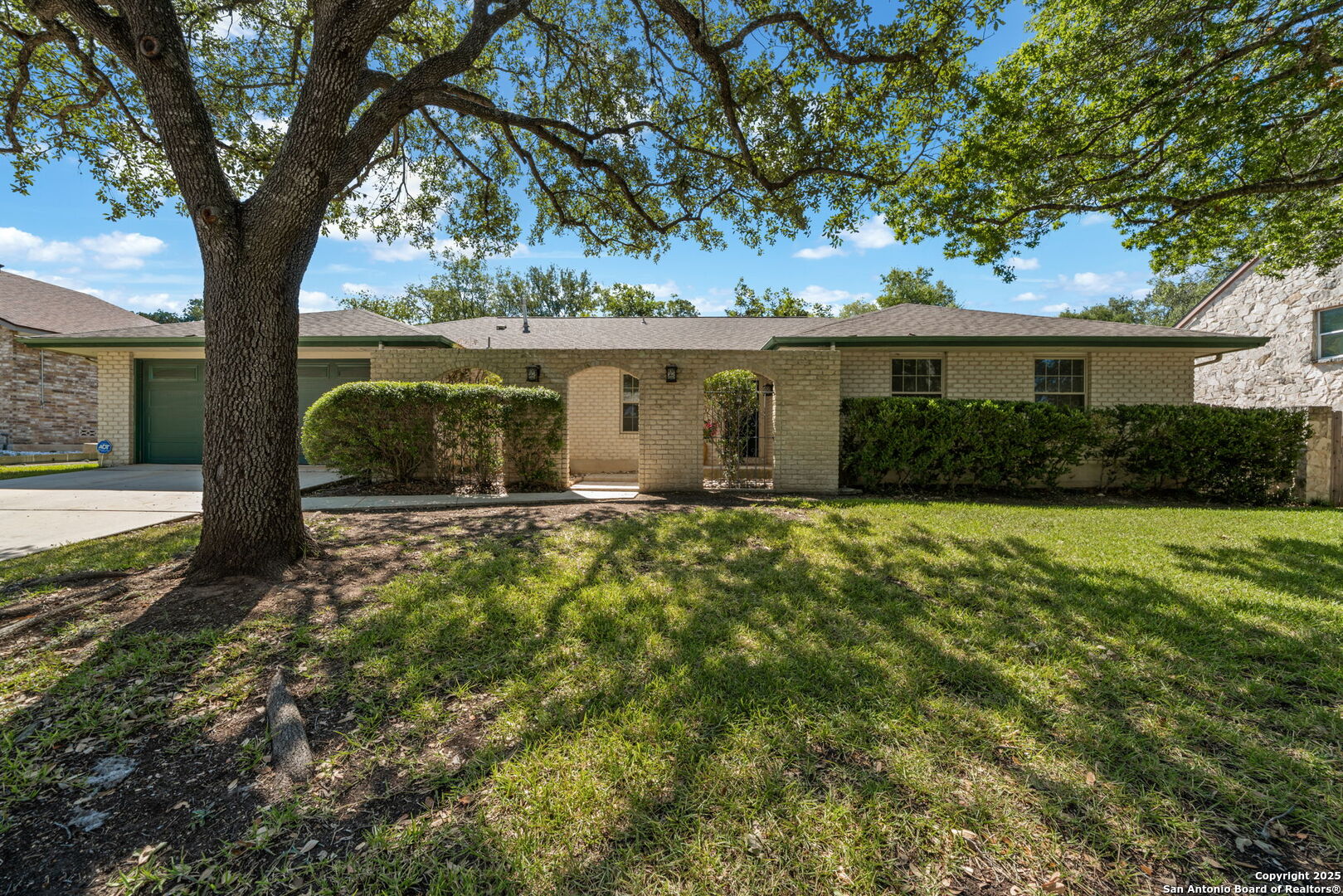 626 Many Oaks